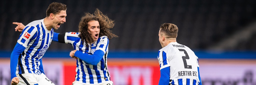 So schön fühlt sich Siegen an: Herthas Niklas Stark (l.) und seine Kollegen wollen gegen RB Leipzig am Sonntag endlich wieder jubeln.