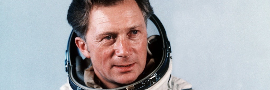 Der Kosmonaut Sigmund Jähn, aufgenommen nach seinem erfolgreichen Flug mit dem sowjetischen Raumschiff Sojus 31 zur Raumstation MIR. 