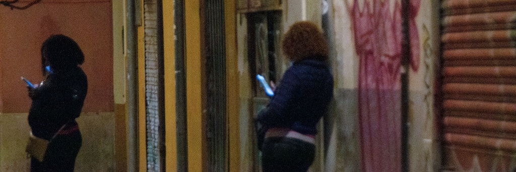 Prostituierte warten auf Kunden an der Puerta de Sant Antoni in Palma de Mallorca. 