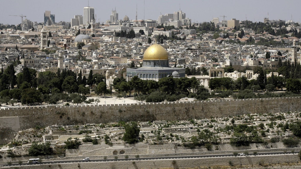 Jerusalem mit dem Tempelberg und dem Felsendom – auch Israel lässt Geimpfte frei einreisen.