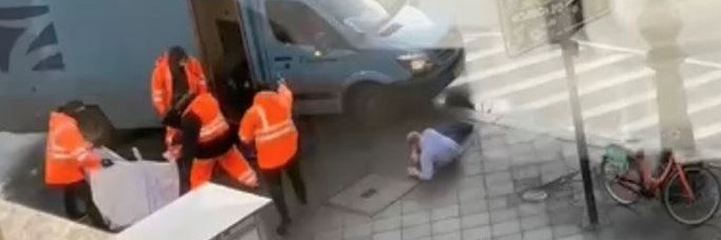 Vier Männer rauben den Geldtransporter aus, ein Mann liegt daneben auf dem Boden. Bei hm handelt es sich offensichtlich um einen der Wachmänner