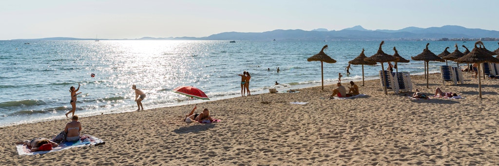 Mallorca-Urlauber dürfen bei Alltours bald nur noch geimpft in die firmeneigenen Hotels.