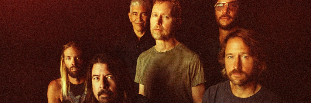 Die US-amerikanische Rockband Foo Fighters mit Taylor Hawkins, Sänger Dave Grohl, Pat Smear, Nate Mendel, Rami Jaffee und Chris Shiflett (v. l. n. r.). 