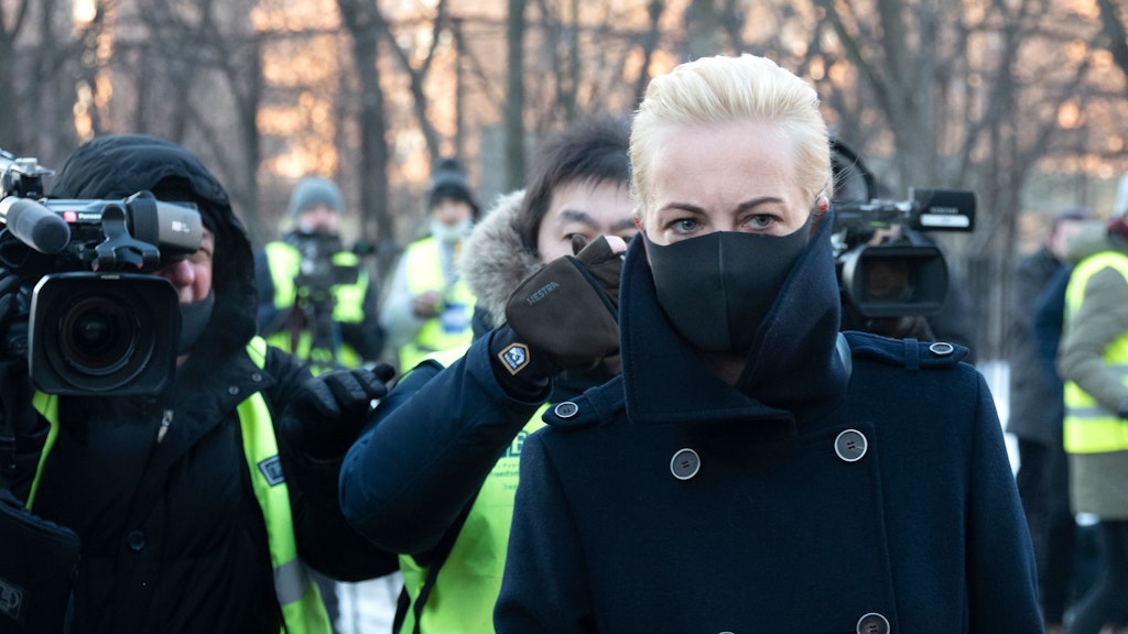Julia Nawalny kommt zum Gericht, in dem gegen ihren Mann Alexej verhandelt wird. 