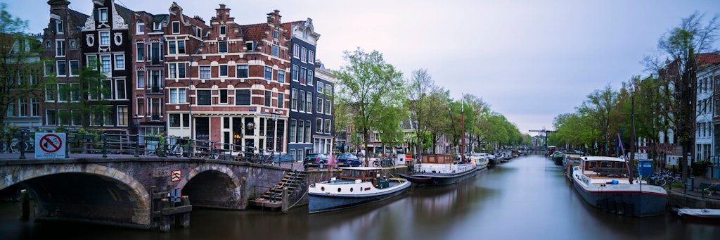 Kanal in Amsterdam, Niederlande.
