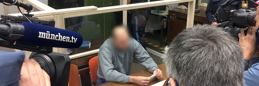 Der Angeklagte sitzt in München vor Gericht. Ihn erwartet eine lange Haftstrafe.