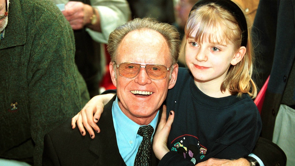 Täve Schur mit Enkelin Josefine 2001.
