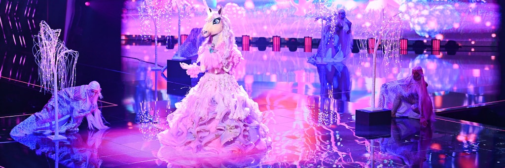 Welcher Star sich bei „The Masked Singer“ wohl im Einhorn-Kostüm versteckt?