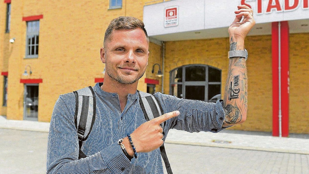 Stolz präsentierte Rafal Gikiewicz sein frisch gestochenes Union-Tattoo im Juli 2019. 