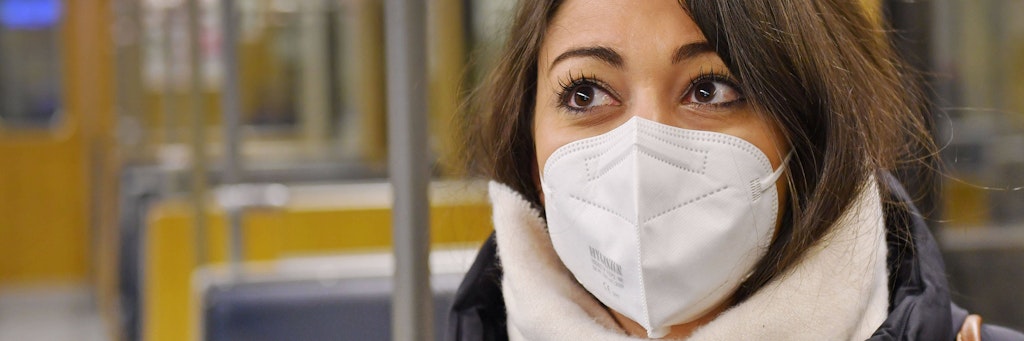 Nur wenn sie eng anliegen, bieten FFP2-Masken hohen Schutz vor einer Ansteckung mit dem Coronavirus.