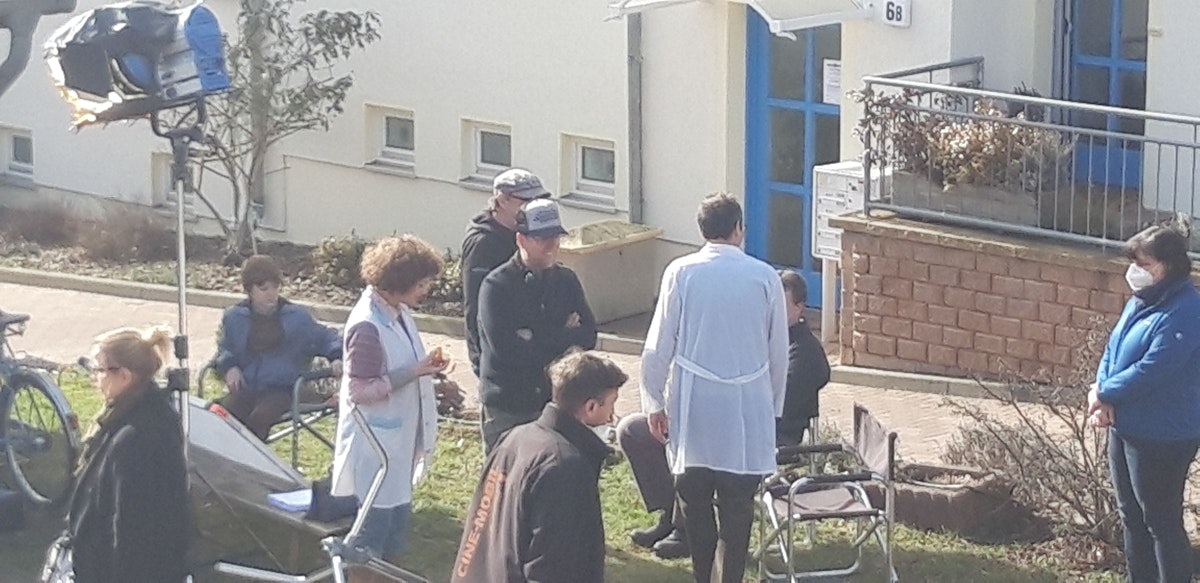 So geht es beim Honi-Dreh von Jan Josef Liefers zu