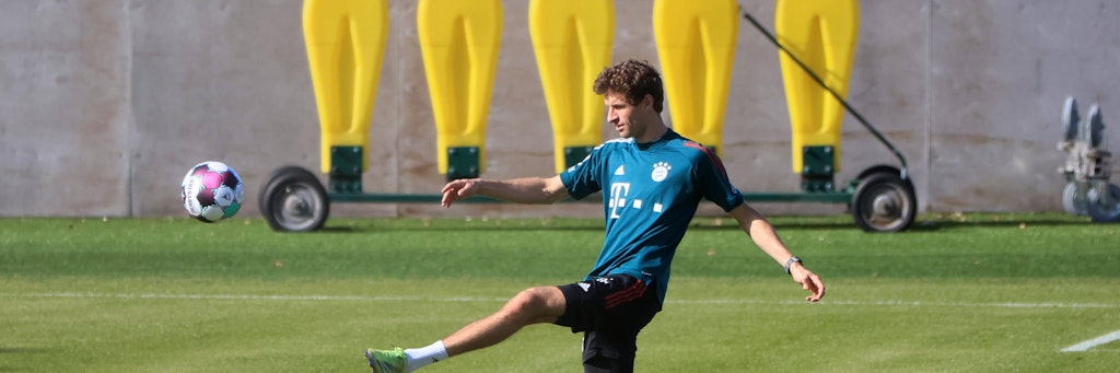 Thomas Müller ist bei den Bayern zurück im Training nach überstandener Covid-Infektion. 