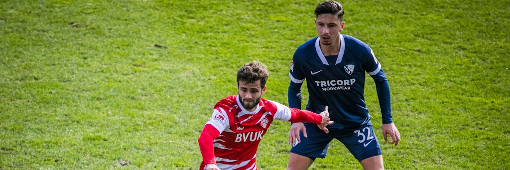 Der Ex-Unioner Robert Zulj (hinten) brachte den VfL Bochum gegen die Würzburger Kickers auf die Siegerstraße. 