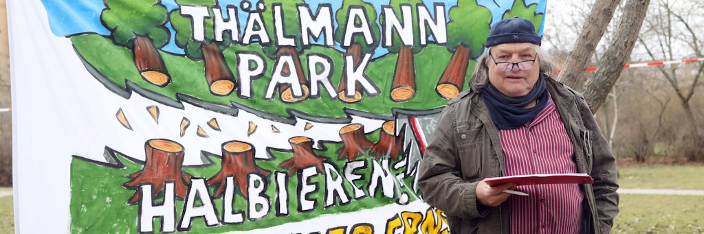  Anwohner und Schauspieler Volker Herold am Sonnabend bei der Unterschriften-Aktion für die Rettung des Thälmann-Parks.