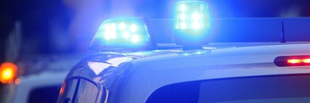 Blaulicht auf einem Einsatzwagen der Polizei (Symbolbild).