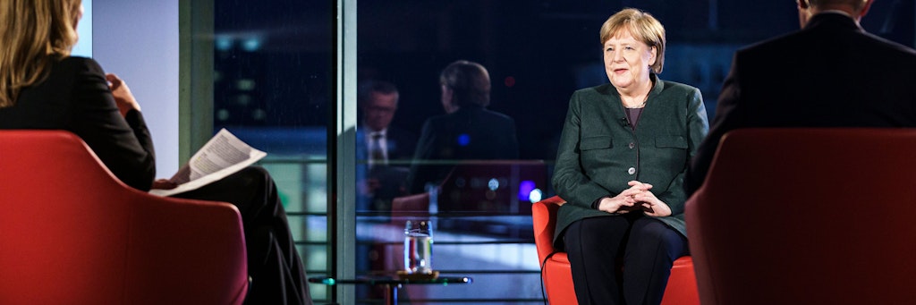 Bundeskanzlerin Angela Merkel (CDU) sagt in der ARD-Sendung Farbe bekennen, es „wurmt einen natürlich“, dass andere Länder bei der Impfstoffbeschaffung schneller gewesen sind.