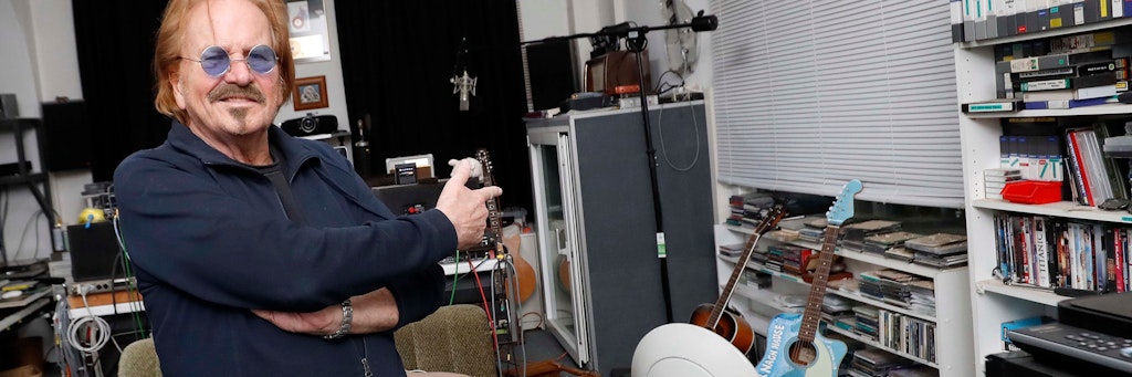 Förmlich die Decke auf den Kopf gefallen: Frank Zander in seiner Atelier-Wohnung und Musikstudio in Charlottenburg