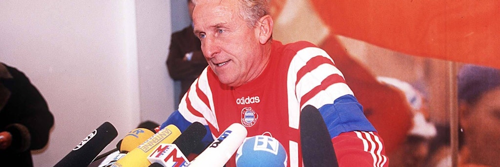 Giovanni Trapattoni Pressekonferenz am 10.03.98 Bayern Trainer Giovanni Trapattoni bei seiner legendären Pressekonferenz am 10.März 1998 im Bayern Pressestüberl auf dem Trainingsgelände an der Säbener Str. in München. Die Pressekonferenz wurde jetzt in einer Parodie neu vertont.