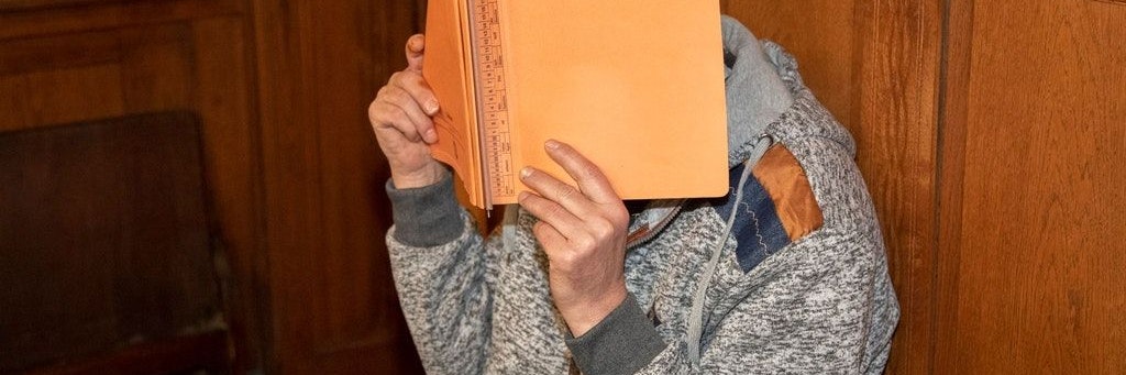 Der Angeklagte vor dem Berliner Landgericht.