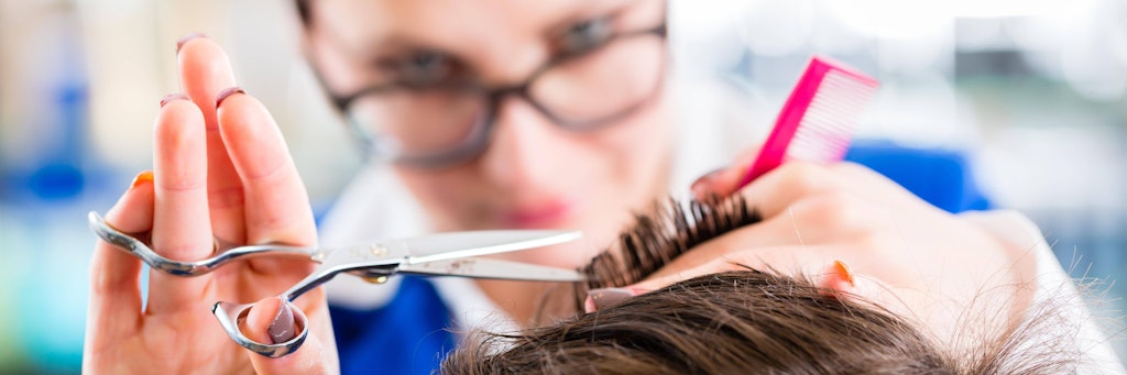 Friseursalons sind laut Seehofer keine Hotspots der Corona-Pandemie.
