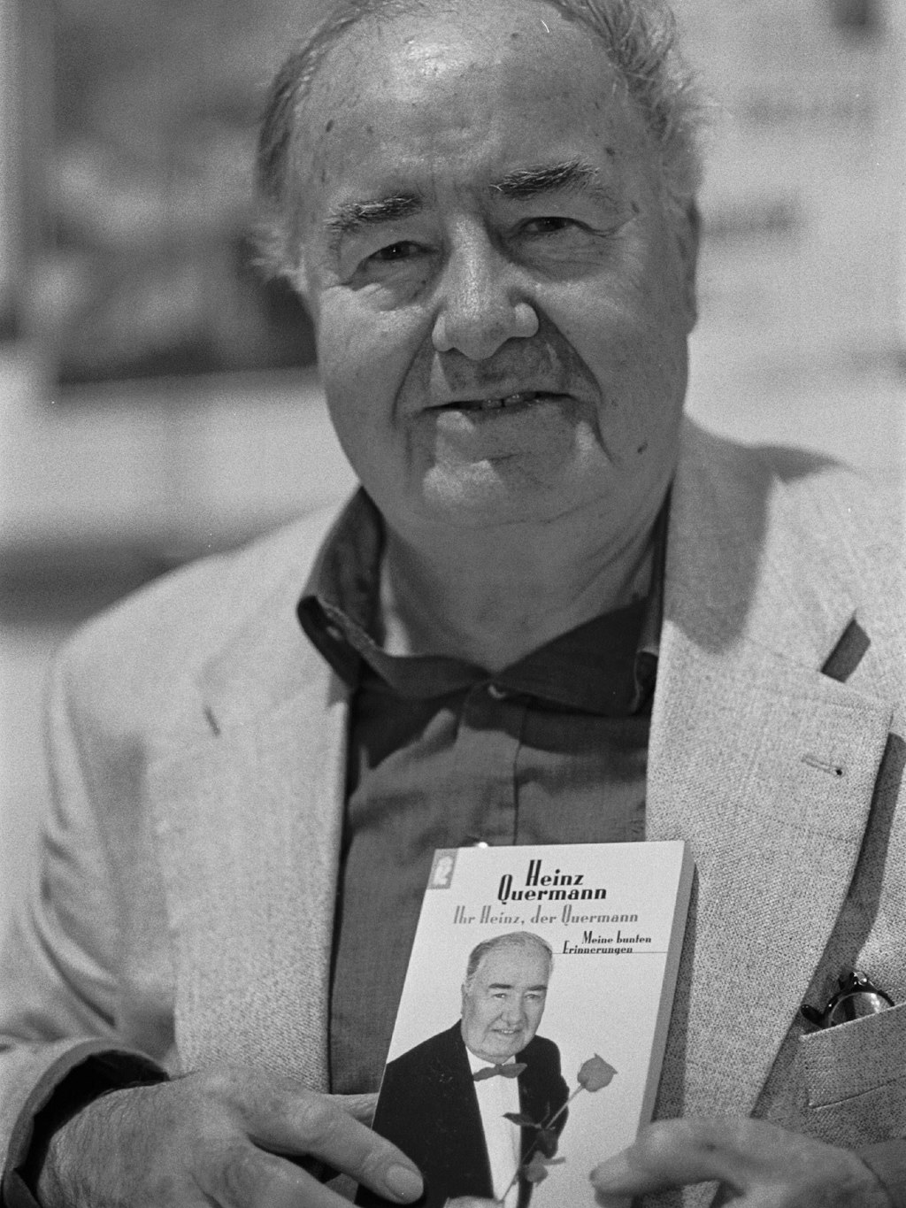 Der Entertainer mit seinen Memoiren „Ihr Heinz, der Quermann“ 1998.