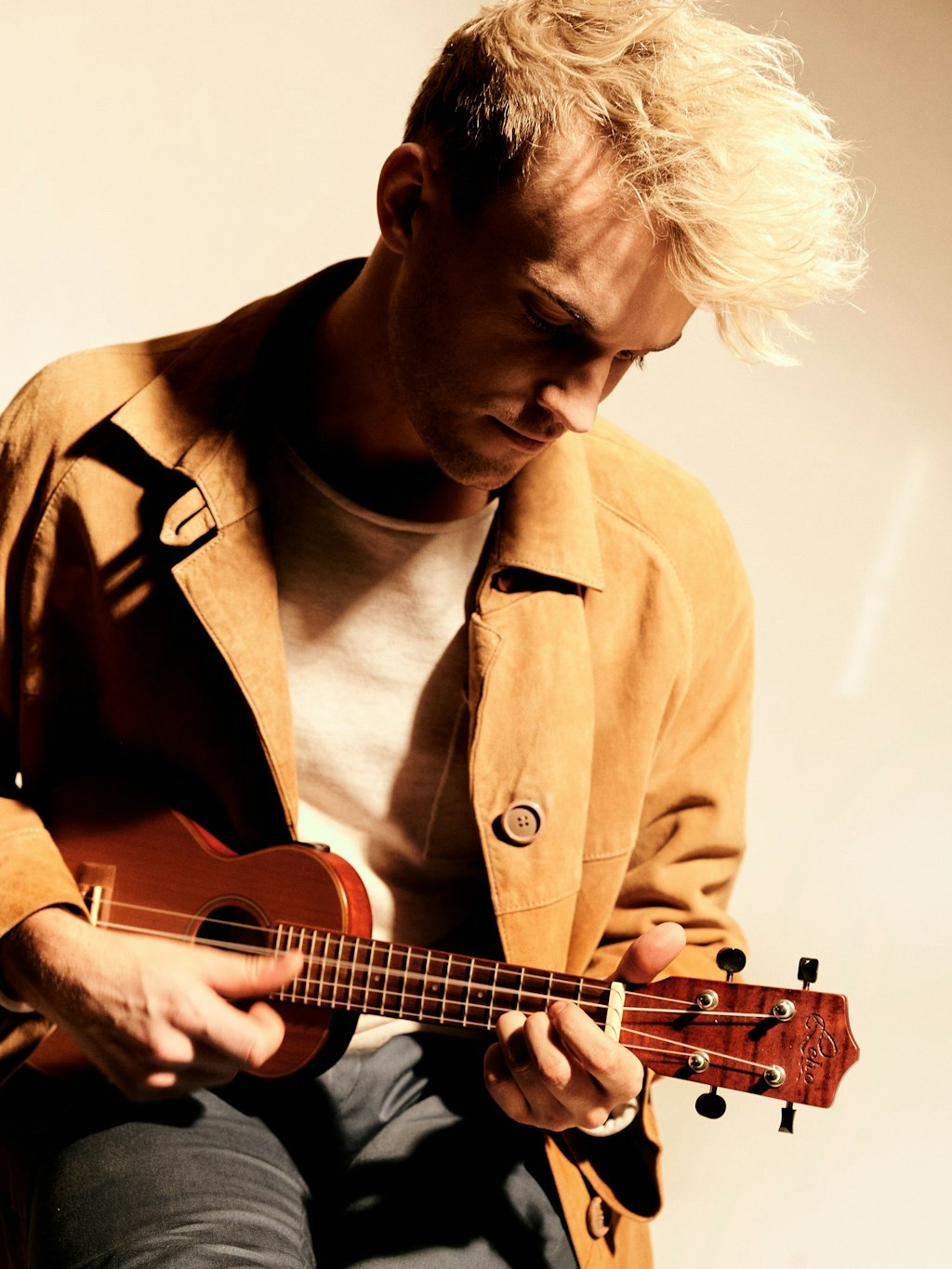 Das Lieblingsinstrument von Jendrik Sigwart ist die Ukulele.