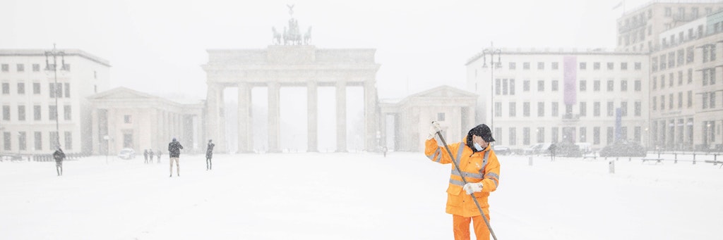 Schnee vor dem Brandenburger Tor