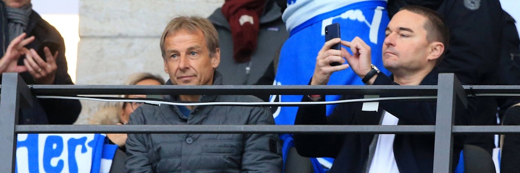 Ein Bild aus vergangenen Zeiten, das vielen Hertha-Fans weiterhin wehtut: Ex-Trainer Jürgen Klinsmann und Investor Lars Windhorst. 