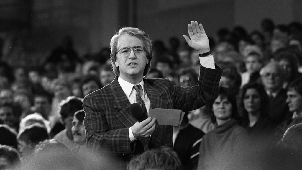 Frank Elstner in „Wetten, dass ..?“ am 14. Dezember 1985 in Hannover. 