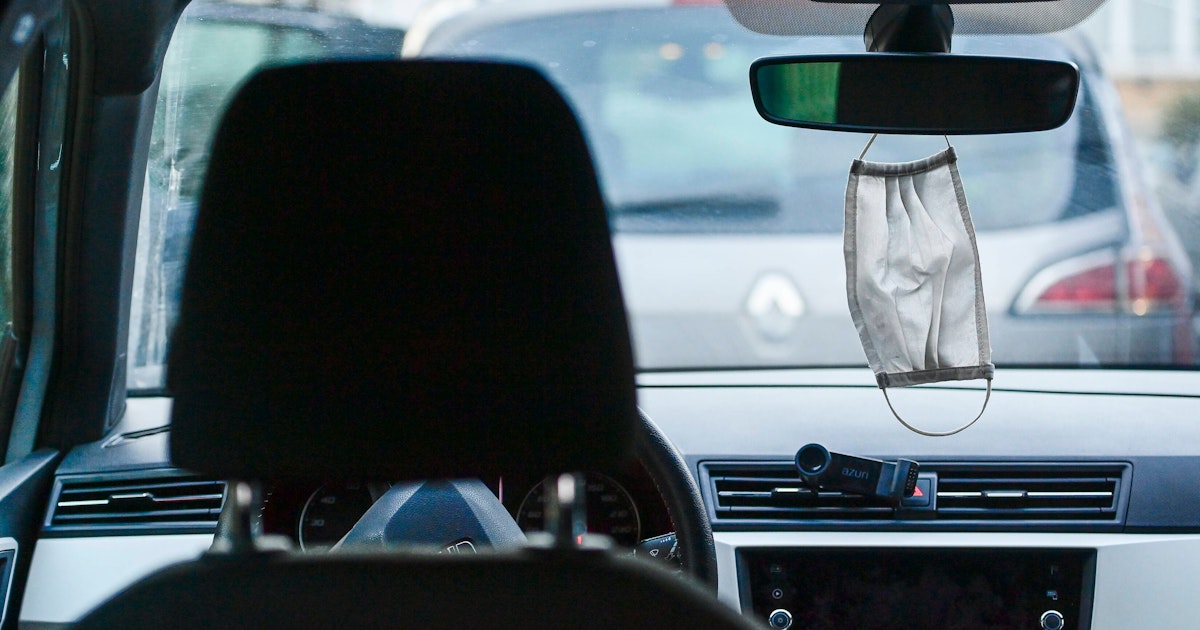 Wie Warnwesten: Werden Masken jetzt Pflicht im Auto?