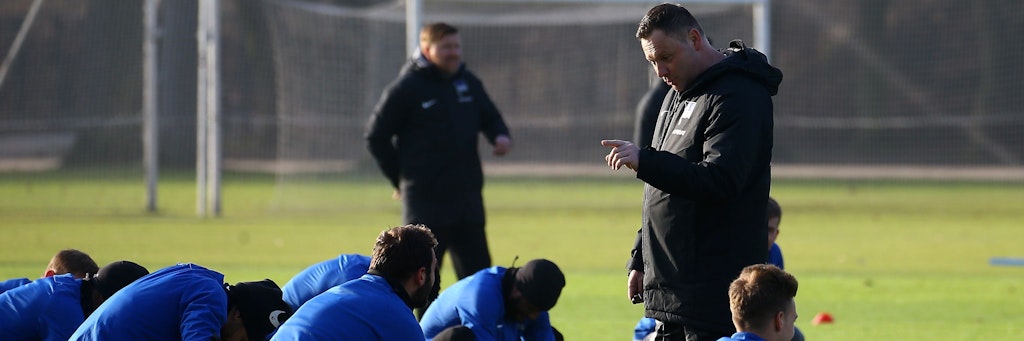 Jetzt müsst ihr! Herthas Trainer Pal Dardai fordert von seinen Spielern einen Sieg gegen den FC Augsburg. 
