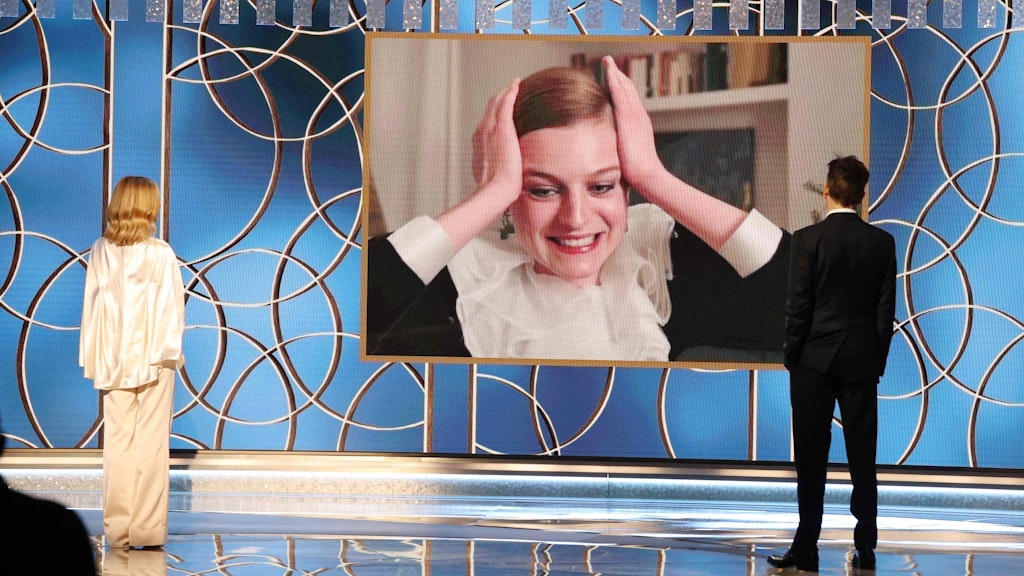 Emma Corrin freut sich über ihre Auszeichnung als beste weibliche Drama-TV-Rolle. Sie spielte Prinzessin Diana in „The Crown“