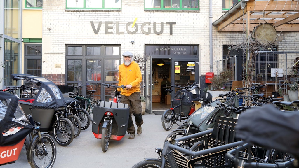 Alternative zum Auto. Stefan Ottjes vom Fahrradladen Velogut bietet Lastenräder für große Transporte an.