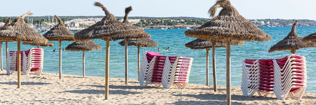 Noch ist der Strandabschnitt der Playa de Palma leer.