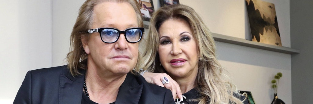 Robert Geiss mit Gattin Carmen Geiss beim Photocall zur RTL II- Gameshow „Spiel die Geissens untern Tisch“.