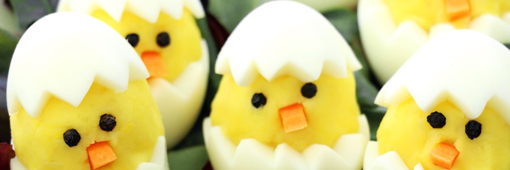 Die lustigen Kartoffel-Küken mit Eiweißhütchen für eine spaßige Mahlzeit passen perfekt zu Ostern. 