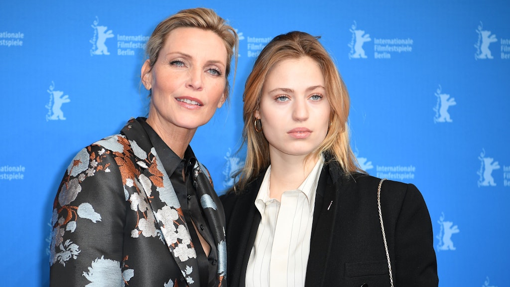 Nadja Auermann und ihre Tochter Cosima kommen bei der 69. Berlinale zur Premiere von „Peter Lindbergh – Women’s Stories“. 