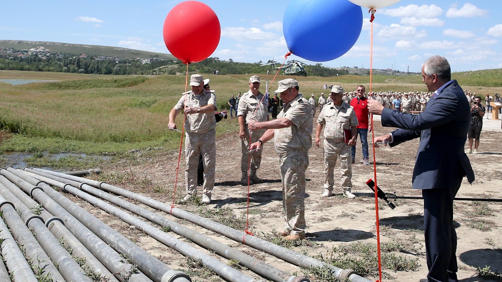 Im August 2020 wurde diese Rohrverbindung zwischen zwei Wasserreservoires fertig, nachdem es in der Krim-Hauptstadt Simferopol zu Knappheit gekommen war. 