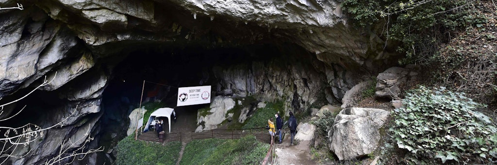 Der Eingang der Höhle in Tarascon-sur-Ariège im Südwesten Frankreichs, wo sich die 14 Probanden derzeit befinden.