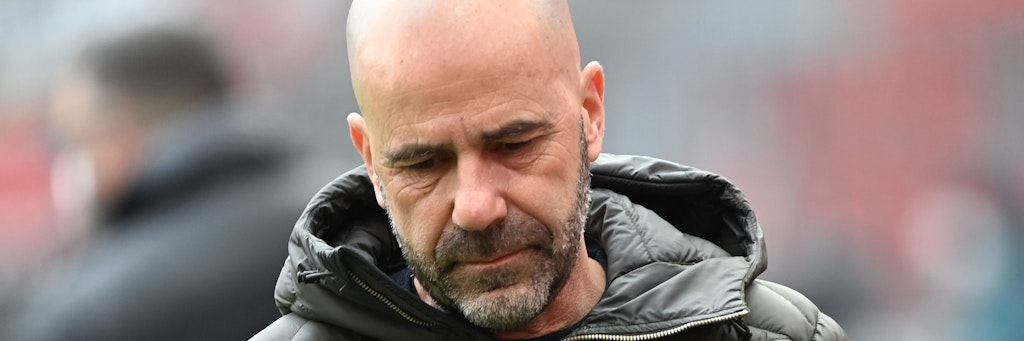 Leverkusens Trainer Peter Bosz ist nach dem 1:2 gegen Bielefeld angeschlagen und genervt. 