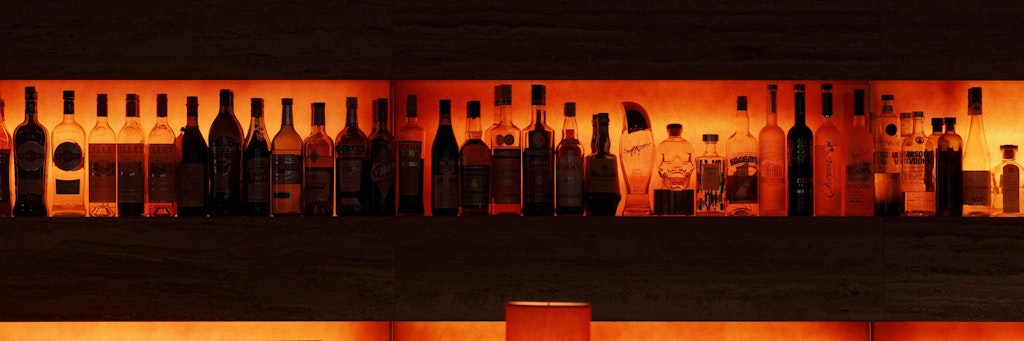 Auf dem Teller oder im Glas: Alkohol sollte nicht zum täglichen Begleiter werden.