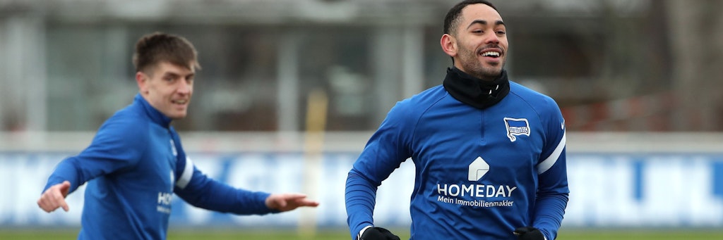 Matheus Cunha (r.) strahlt beim Training. Der Brasilianer hat seine Oberschenkelverletzung auskuriert.