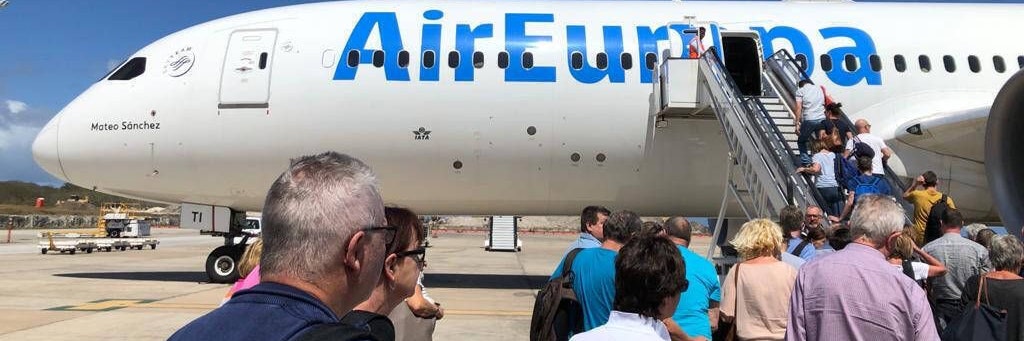 Viele deutsche Touristen im Ausland wurden vor einem Jahr von der rasanten Verbreitung der Corona-Pandemie kalt erwischt. Zehntausende Gestrandete wurden in einem beispiellosen Kraftakt nach Hause geholt.