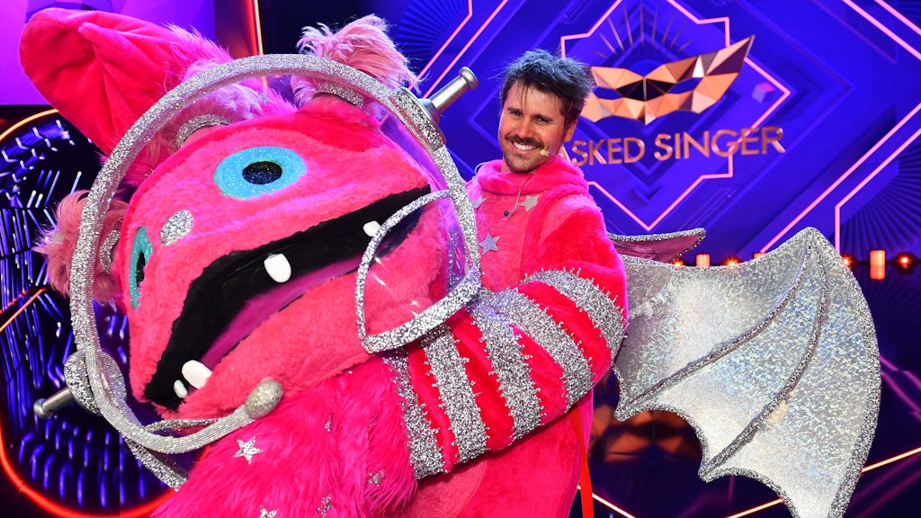 Auch Schauspieler und Moderator Thore Schölermann musste bei „The Masked Singer“ die Maske ablegen - er steckte im Monstronauten-Kostüm.