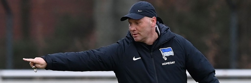Trainer Pal Dardai gibt bei Hertha die Richtung vor. Ab nach vorne, sonst geht es abwärts.