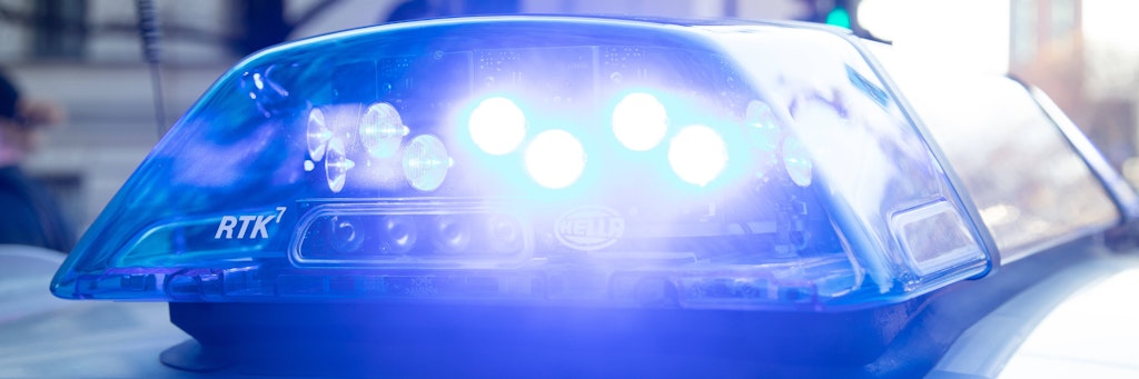 Blaulicht auf einem Einsatzwagen der Polizei (Symbolbild).