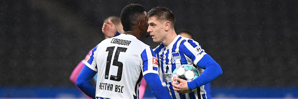 Sollen zusammen den FC Augsburg abschießen: Herthas Stürmer-Duo Jhon Cordoba und Kris Piatek (r.). 