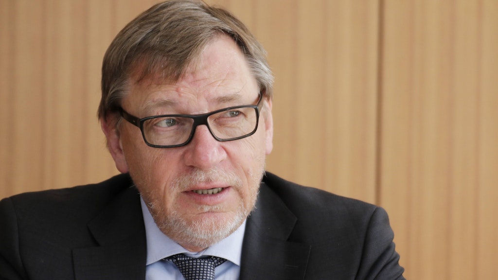 Ulrich Weigeldt, Chef des Deutschen Hausärzteverbandes, will sofort in Arztpraxen impfen lassen.