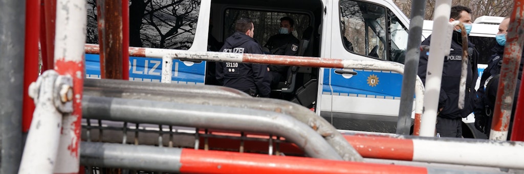 Der Frühling erreicht Berlin - und mit der Wärme kommen auch wieder verstärkt Demonstrationen und Proteste auf der Straße.