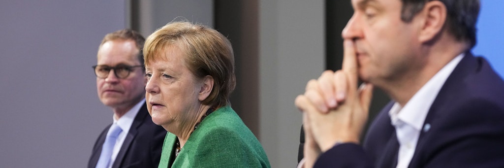 Fertig, fix und fertig: Michael Müller, Angela Merkel und Markus Söder (r.). Kurz danach kam die Meldung: Wieder 250 Menschen an einem Tag an Covid-19 gestorben.